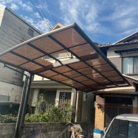 東大阪市にて雨漏り修理　カーポート屋根　施工前