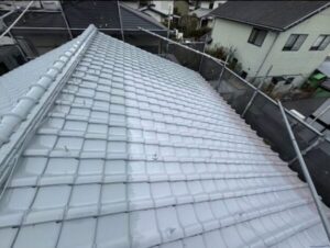 東大阪市旭町にてセメント瓦塗装 施工中