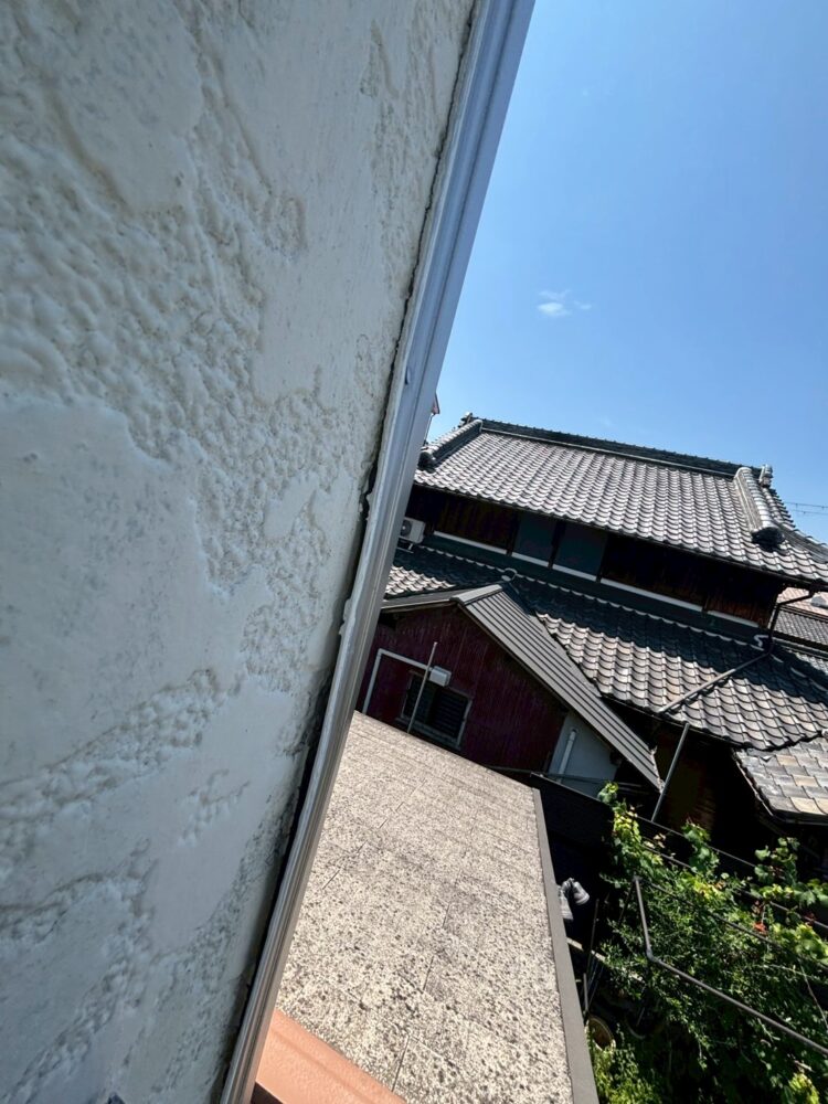 東大阪市にて雨漏り修理〈外壁からの雨漏り〉 施工前