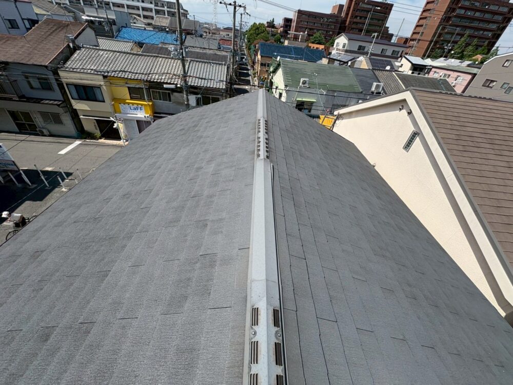 東大阪市にて雨漏り修理〈棟板金の浮きからの雨漏り〉 施工前