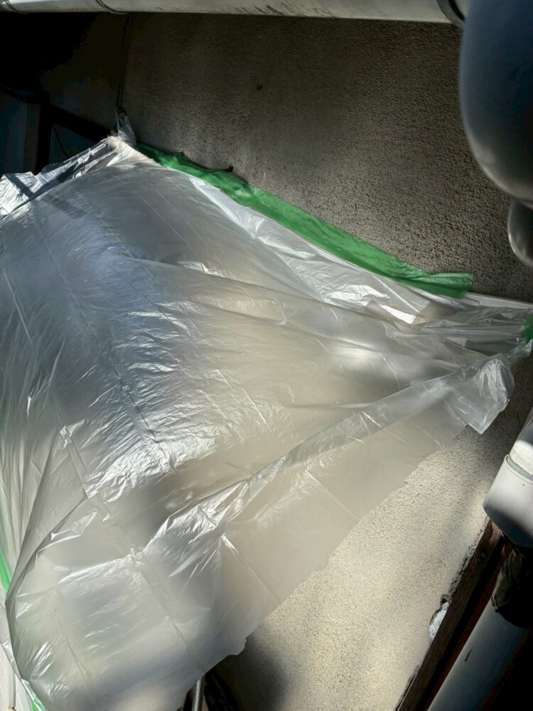 東大阪市若江東町にて雨漏り修理・散水検査〈一階和室天井からの雨漏り〉 施工前2